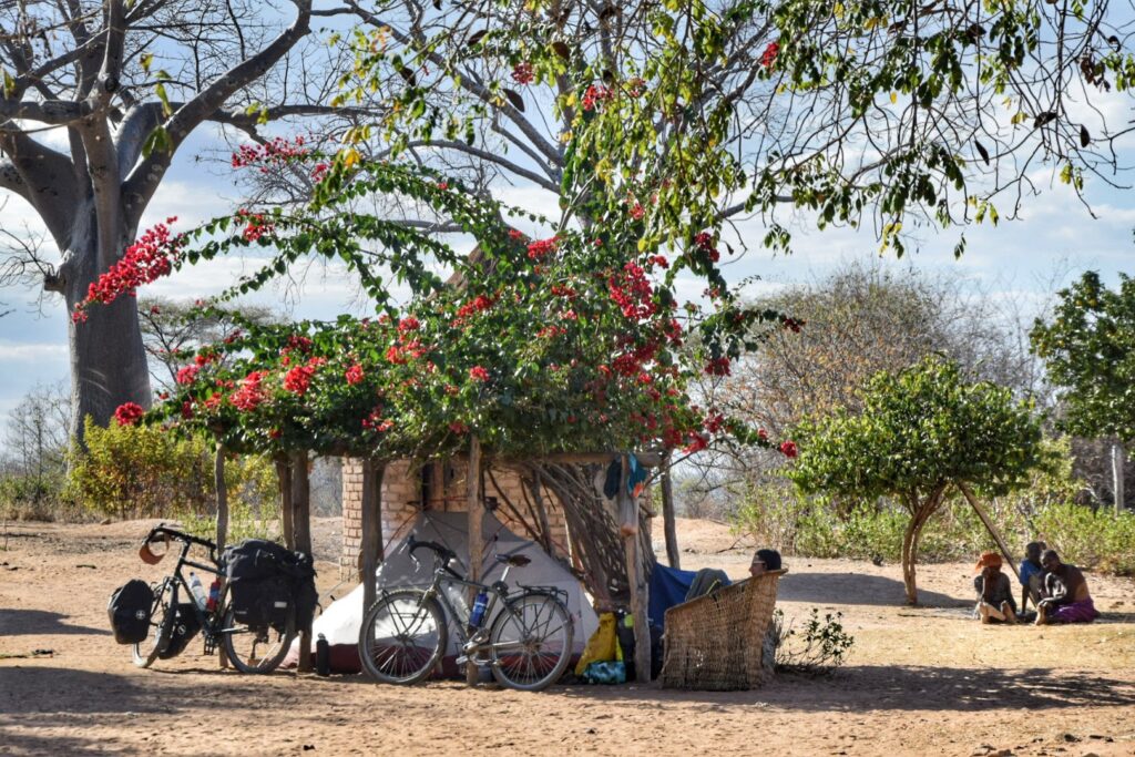 How to Travel by Bicycle: a Beginners' Guide to Start Bike Touring